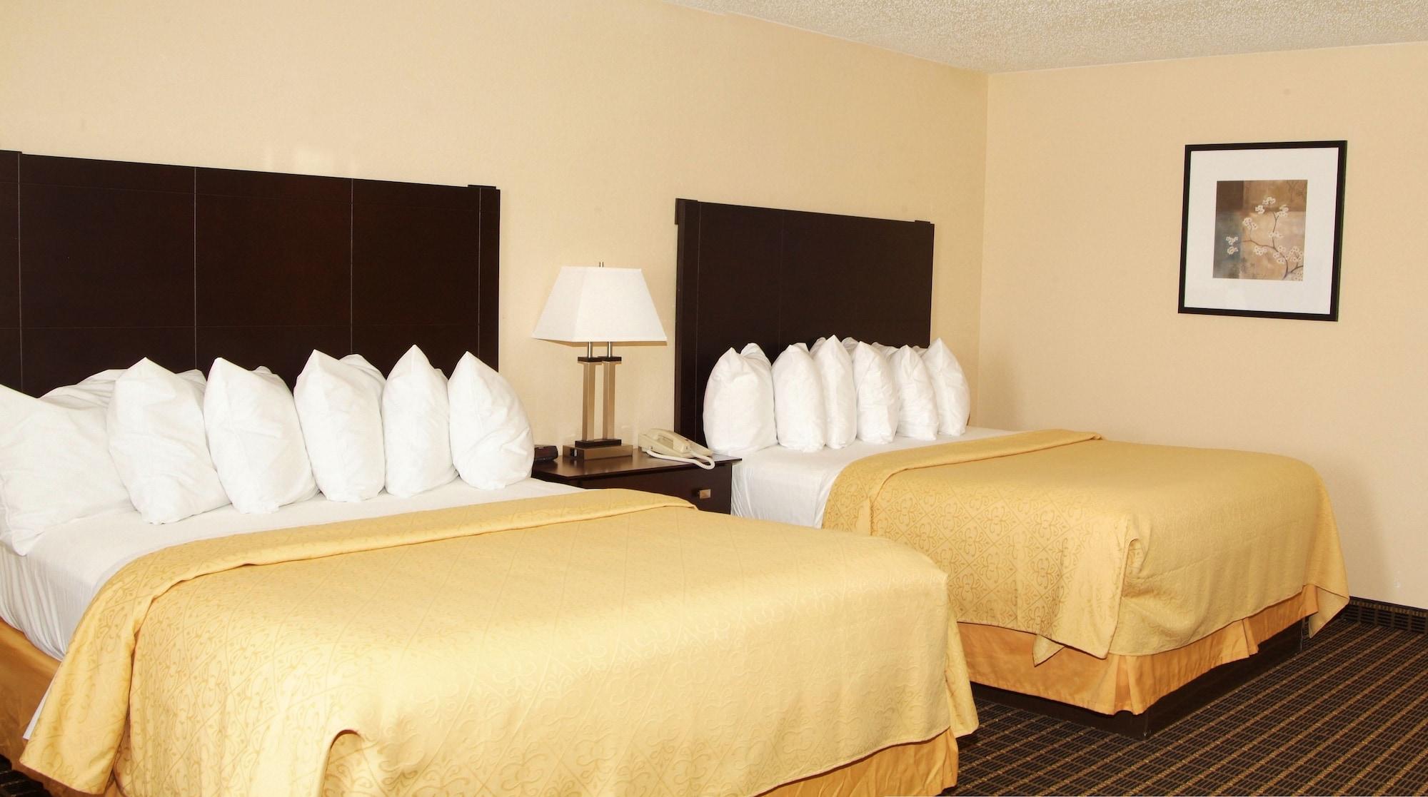 Quality Inn & Suites Big Rapids Near University Exterior photo