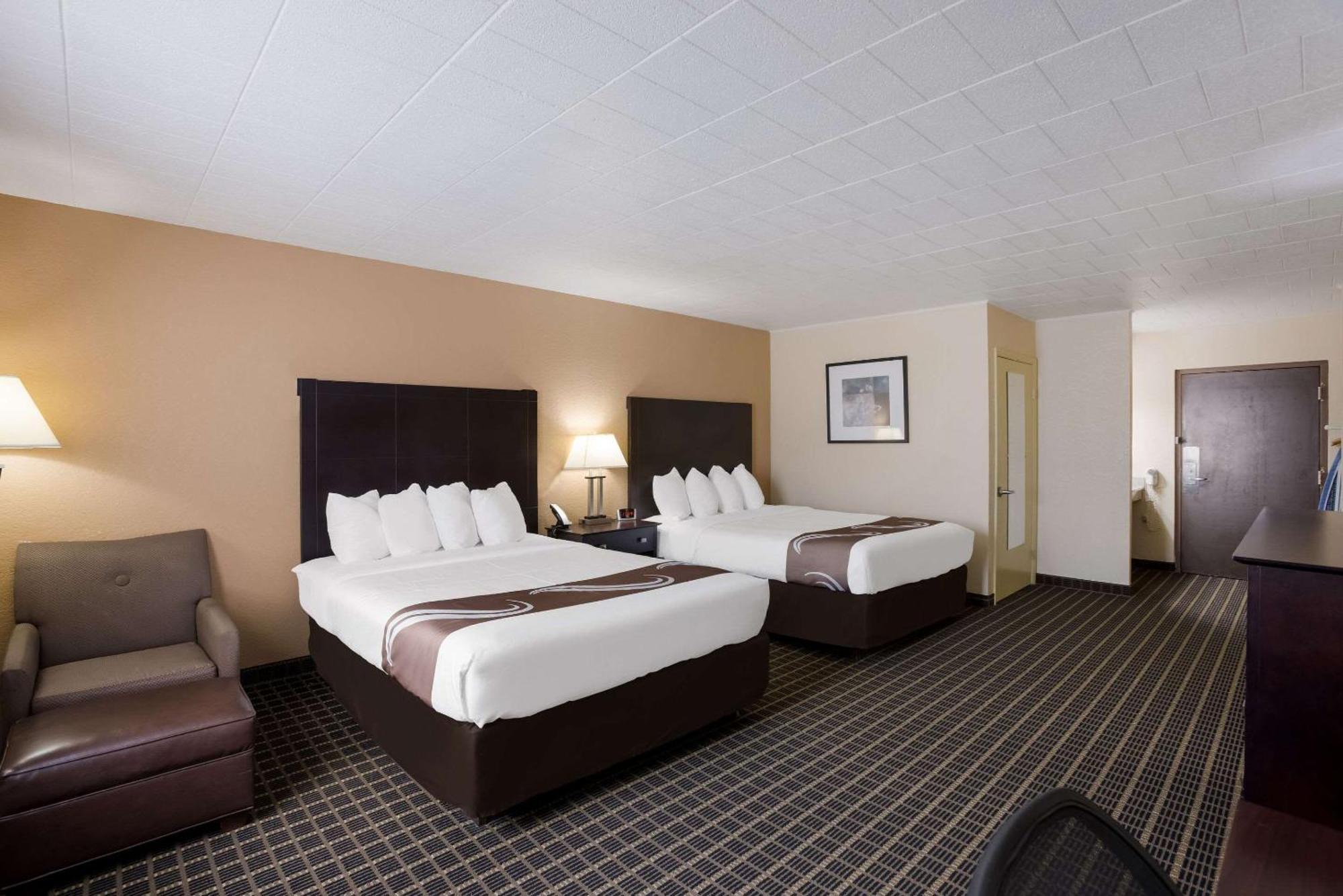 Quality Inn & Suites Big Rapids Near University Exterior photo