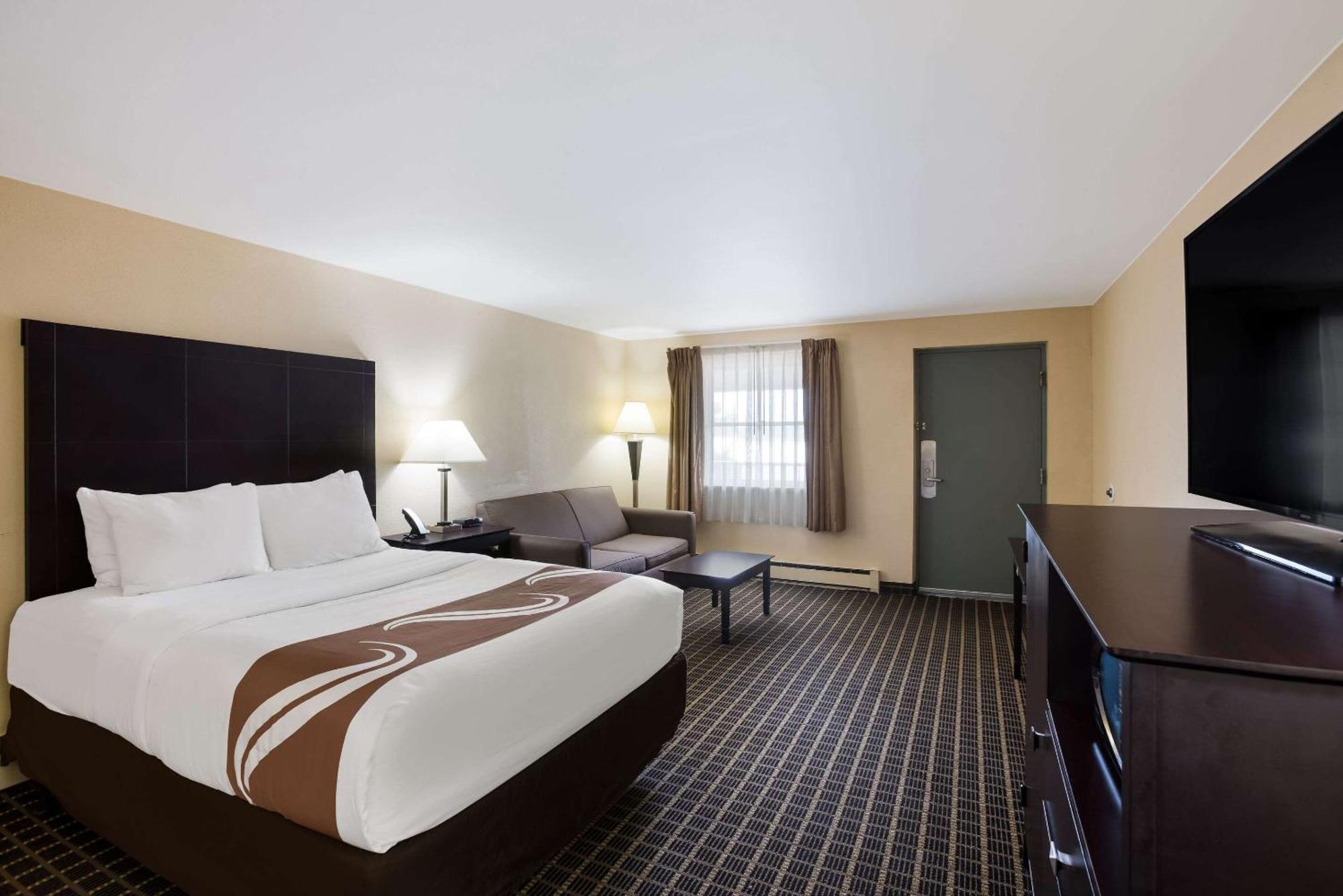 Quality Inn & Suites Big Rapids Near University Exterior photo