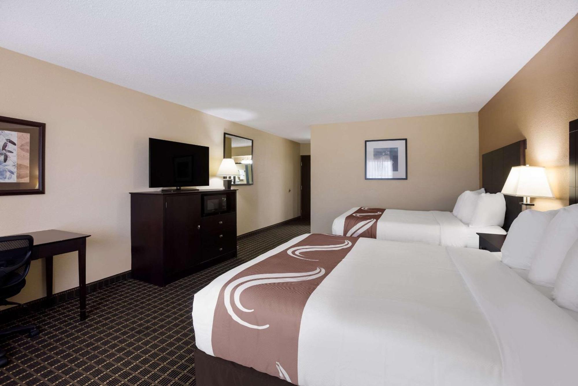 Quality Inn & Suites Big Rapids Near University Exterior photo
